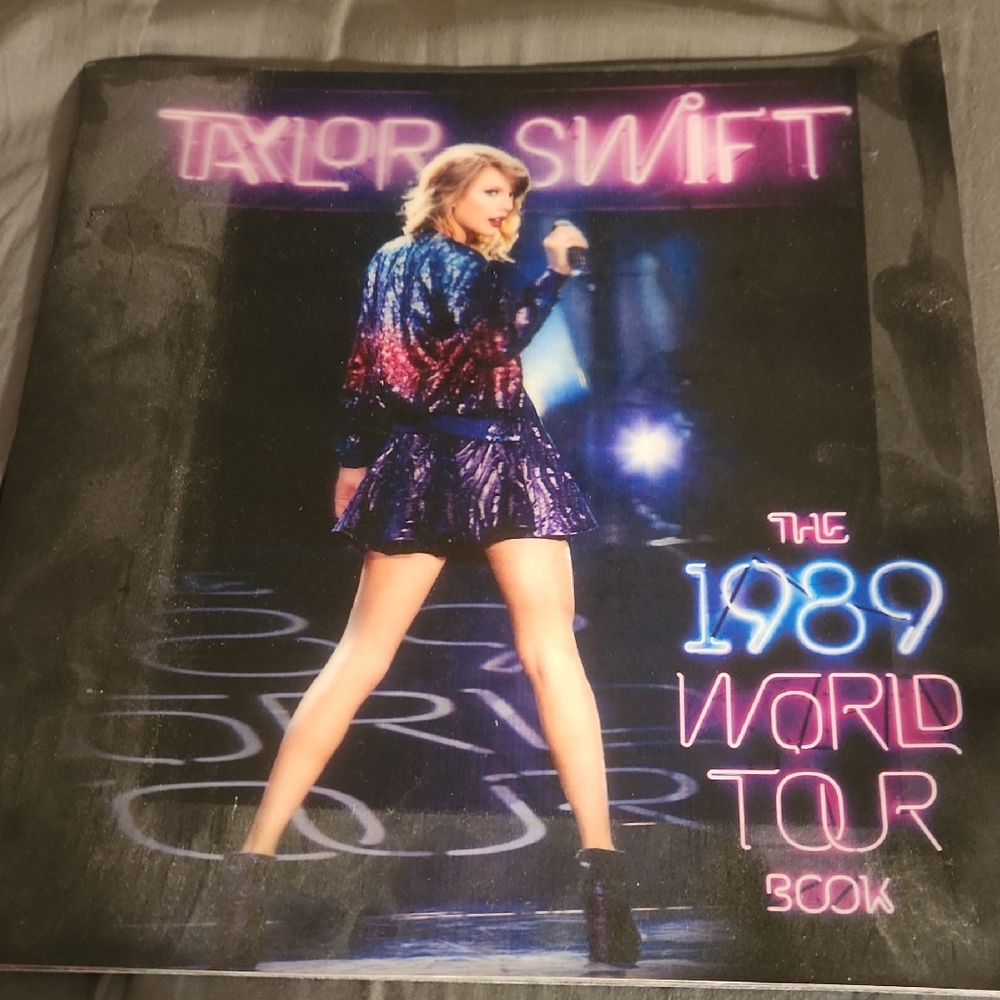 Taylor Swift 1989 World Tour Book
